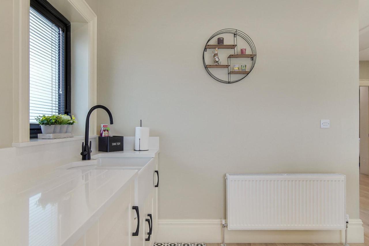 Seaview Lodge Apartment 'Sleeping 4 Guests' Rockstown Eksteriør bilde